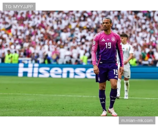 争议瞬间：阿劳霍禁区内疑似手球，VAR介入后未判点球